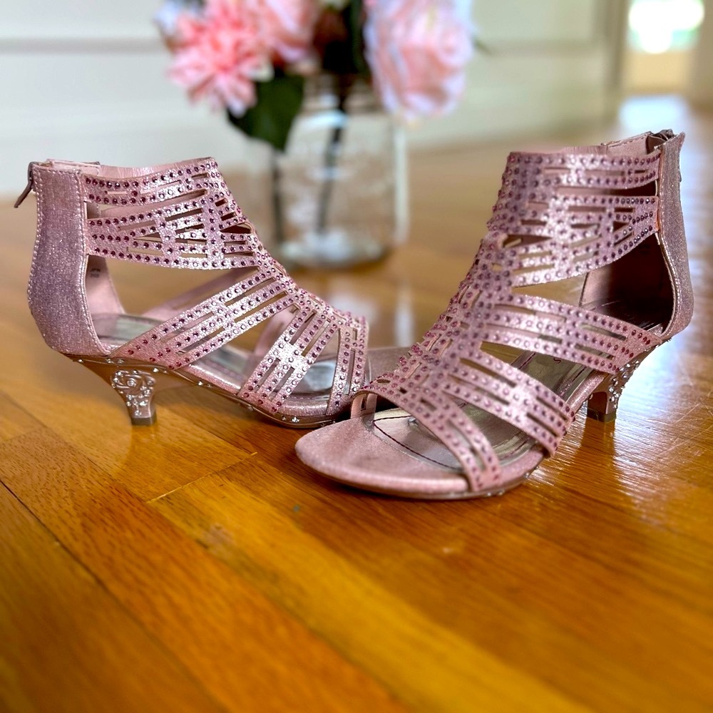 Like NEW Girls Sandals Heel Dress Pump 2Y
